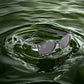 The sunglasses KD's 2021 ideal for sportsmen with grey lenses and a frame with military motifs placed on the water.