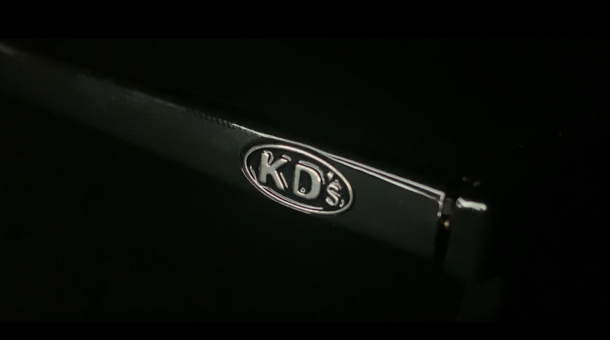 Load video: Aesthetic video to present the different colors of the polycarbonate lenses of KD's glasses
